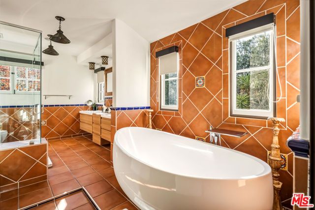 1135 Sunset Vale Avenue, West Hollywood, CA 90069