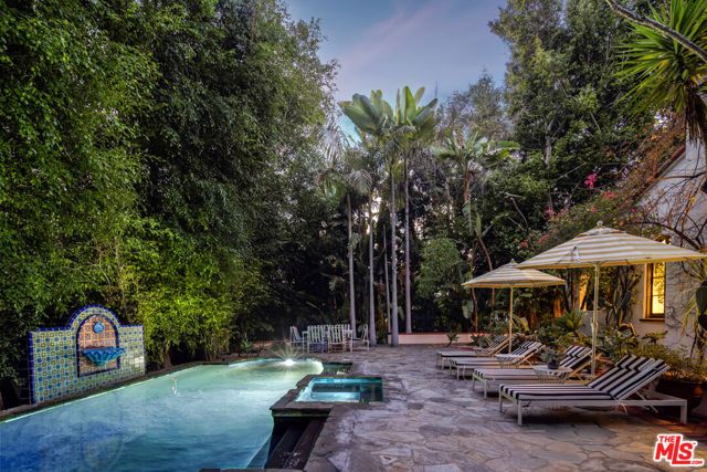 1135 Sunset Vale Avenue, West Hollywood, CA 90069