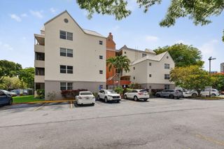8373 Lake Drive Apt 307, Doral, FL 33166