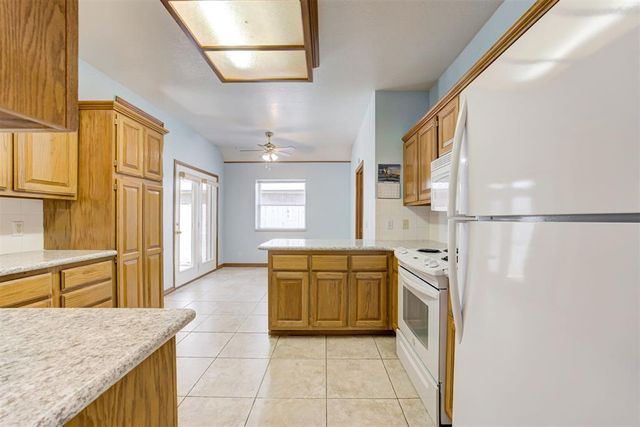 18401 Chestnut Oak Drive, Edmond, OK 73012