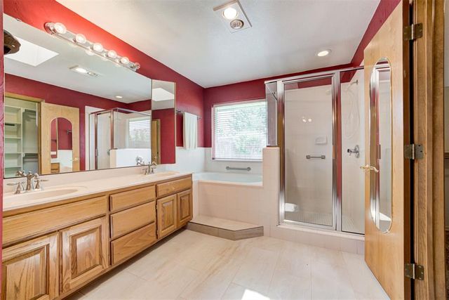 18401 Chestnut Oak Drive, Edmond, OK 73012