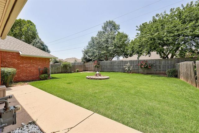 18401 Chestnut Oak Drive, Edmond, OK 73012