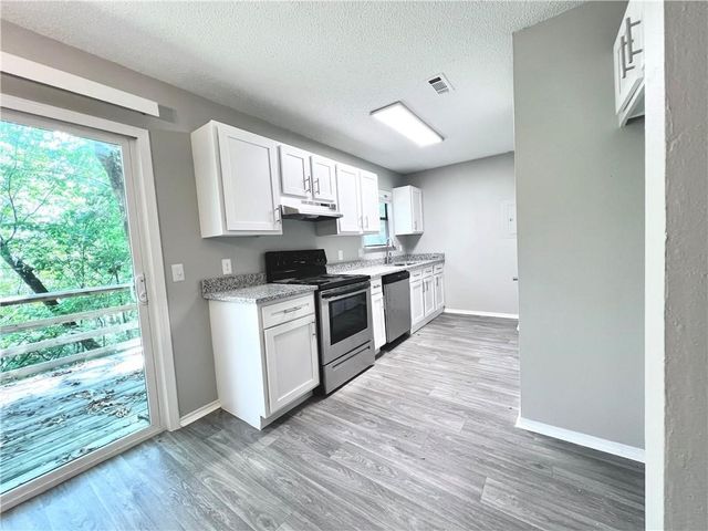 3250 N Kings Cross Road, Fayetteville, AR 72703