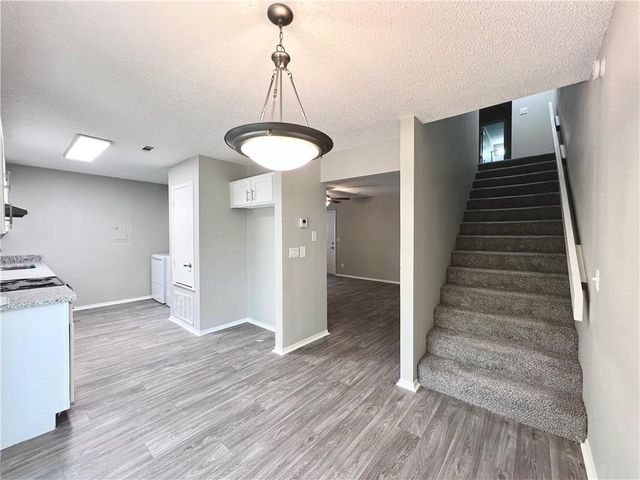 3250 N Kings Cross Road, Fayetteville, AR 72703