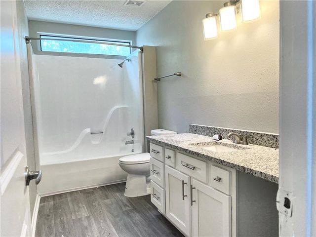 3250 N Kings Cross Road, Fayetteville, AR 72703