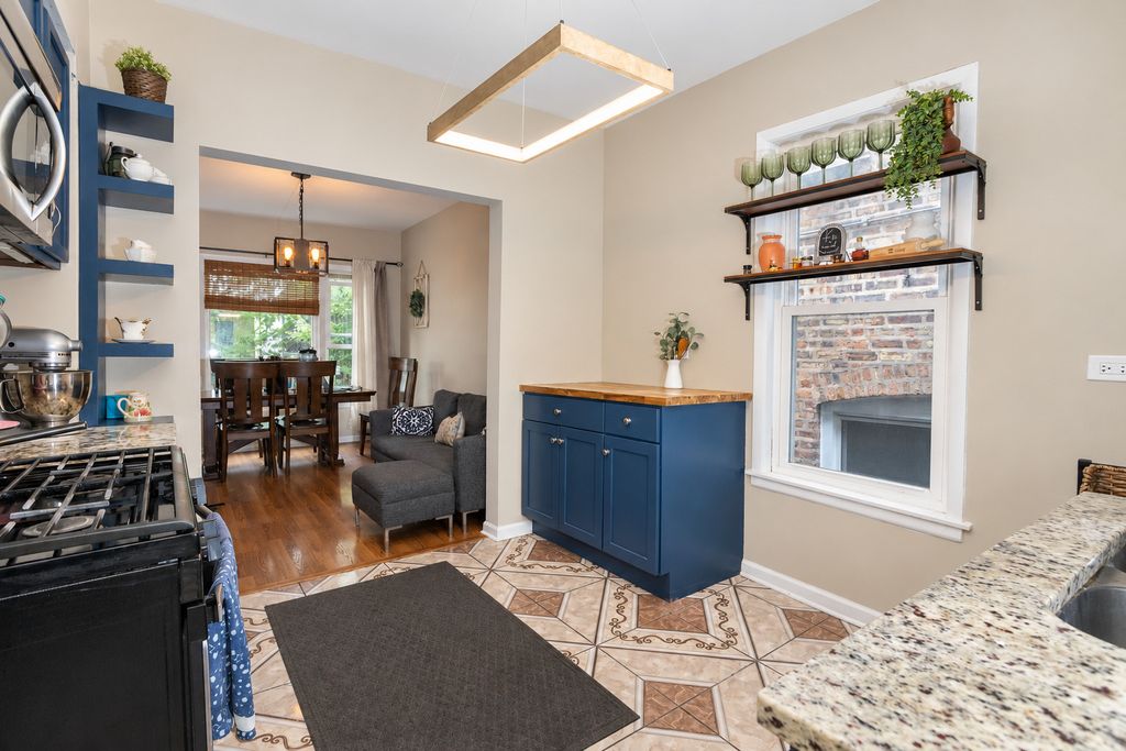 3906 W Montrose Avenue, Chicago, IL 60618 — photo 4