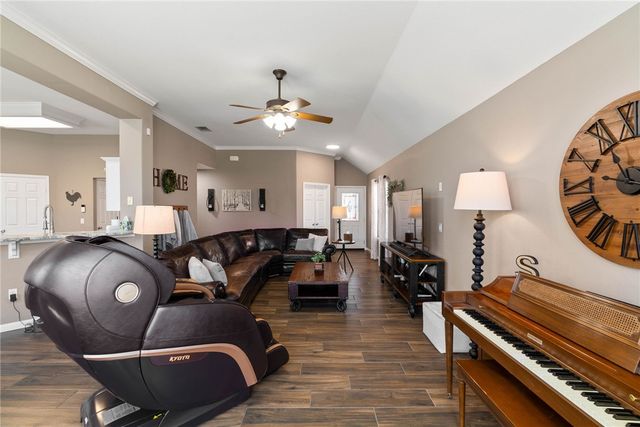 1910 Overland Trai, Corpus Christi, TX 78410