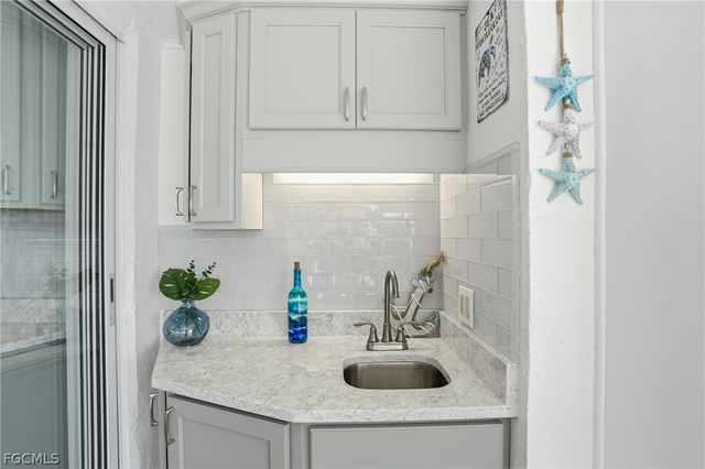 420 Tudor DR 6, Cape Coral, FL 33904