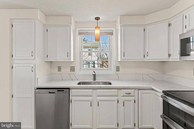 535 S LANCASTER ST, Arlington, VA 22204