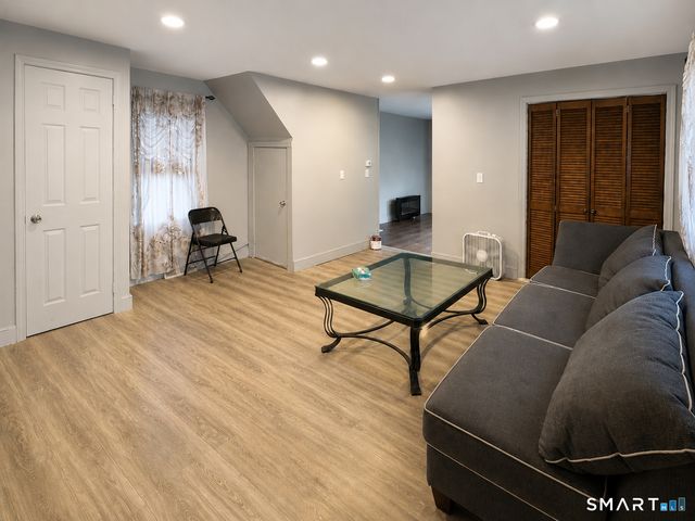 30 Chamberlain Place, New Haven, CT 06512