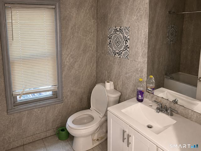 30 Chamberlain Place, New Haven, CT 06512