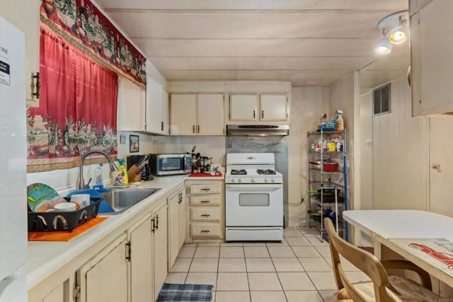 1010 E Bobier Drive 118, Vista, CA 92084