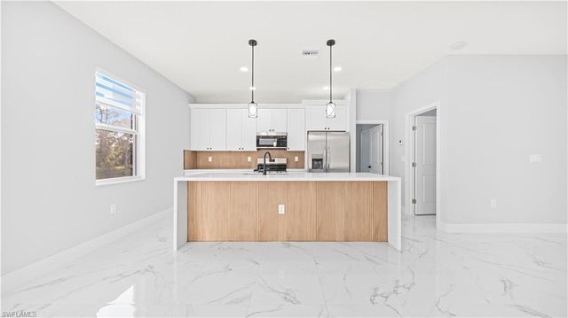 915 Mayfield AVE S, Lehigh Acres, FL 33974