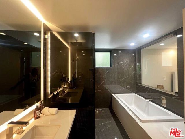 1017 N Croft Avenue 103, Los Angeles, CA 90069