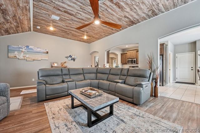 13324 S Poplar Street, Glenpool, OK 74033