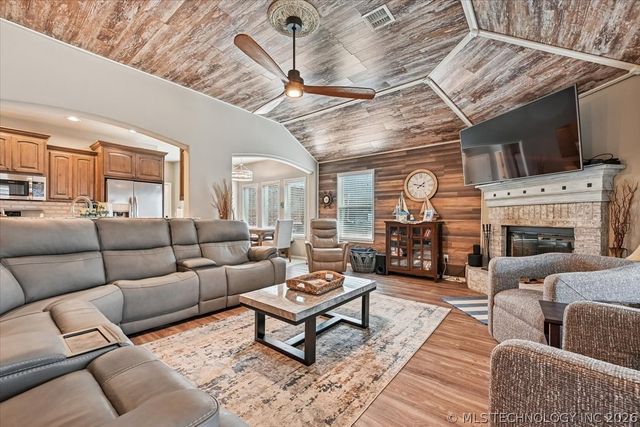 13324 S Poplar Street, Glenpool, OK 74033