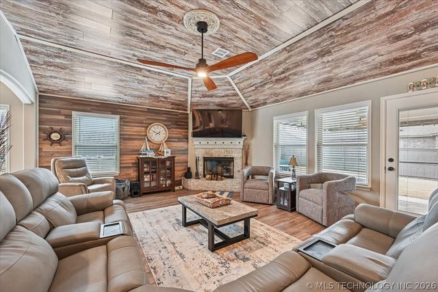 13324 S Poplar Street, Glenpool, OK 74033