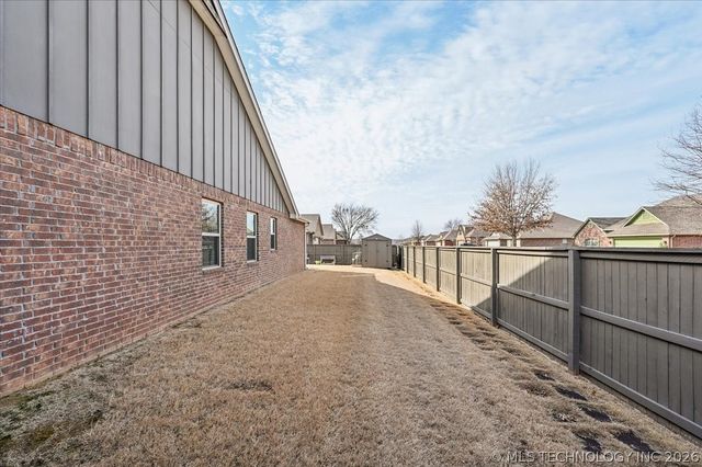 13324 S Poplar Street, Glenpool, OK 74033