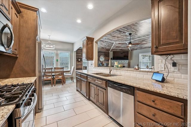 13324 S Poplar Street, Glenpool, OK 74033