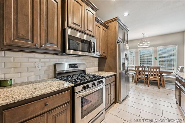 13324 S Poplar Street, Glenpool, OK 74033