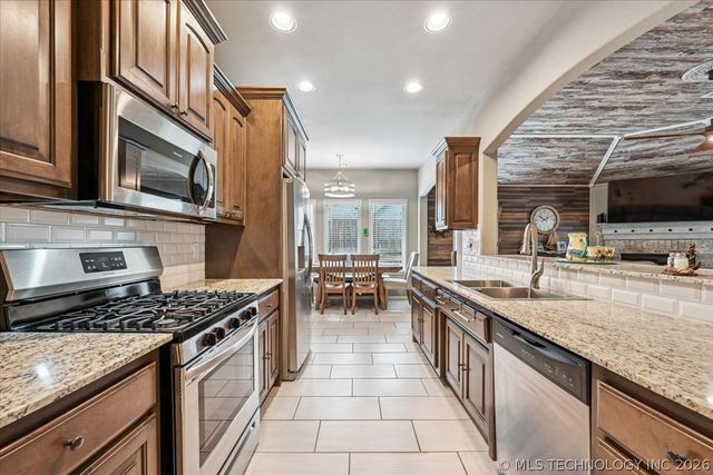 13324 S Poplar Street, Glenpool, OK 74033