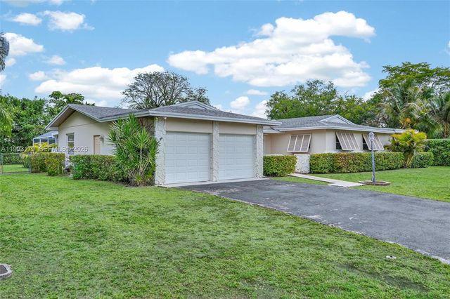 10753 SW 118th St, Miami, FL 33176