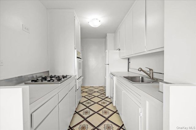 555 Kappock Street 24T, Bronx, NY 10463