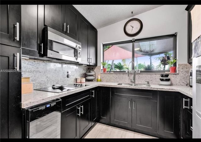 11843 SW 208 TERR, Miami, FL 33177