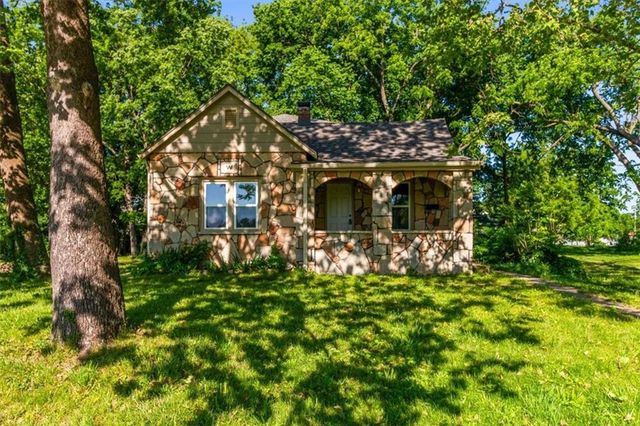 902 S Pine Street, Holden, MO 64040