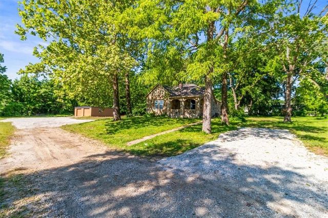902 S Pine Street, Holden, MO 64040