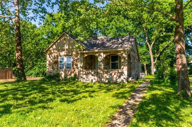 902 S Pine Street, Holden, MO 64040