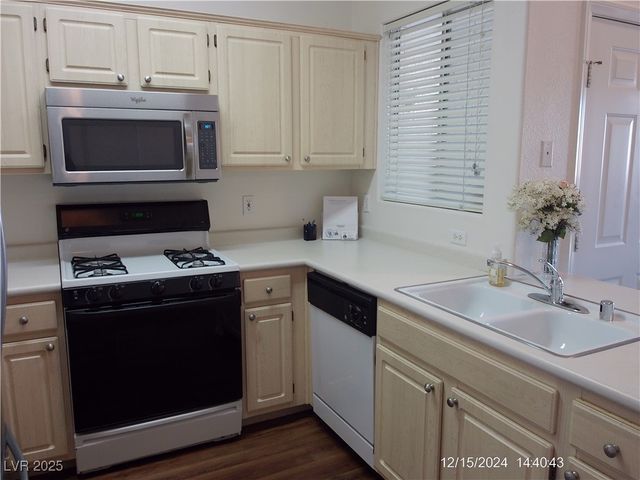 855 North STEPHANIE Street 2526, Henderson, NV 89014