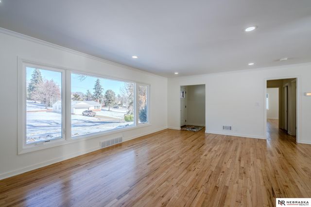 7805 Pierce Circle, Omaha, NE 68124