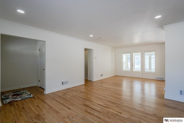 7805 Pierce Circle, Omaha, NE 68124