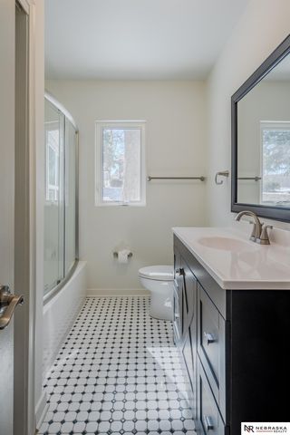 7805 Pierce Circle, Omaha, NE 68124