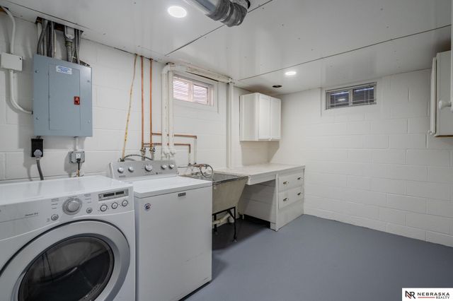 7805 Pierce Circle, Omaha, NE 68124