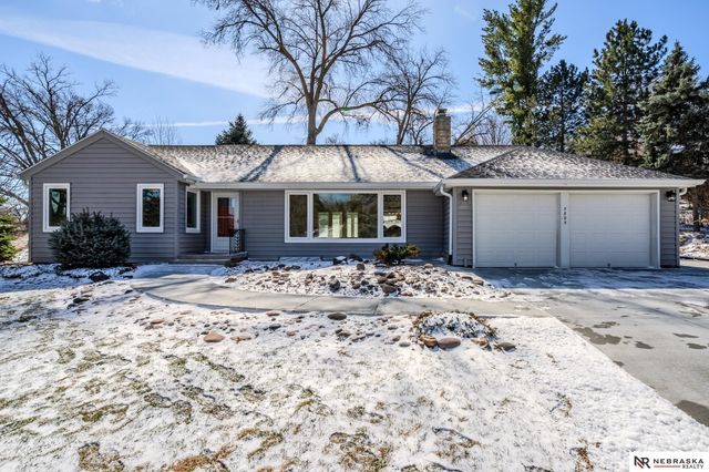 7805 Pierce Circle, Omaha, NE 68124