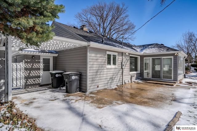 7805 Pierce Circle, Omaha, NE 68124