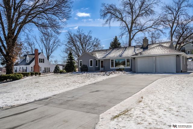 7805 Pierce Circle, Omaha, NE 68124