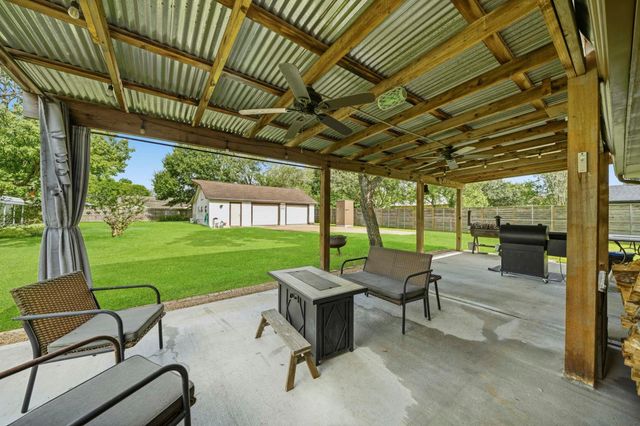 2608 Lazy Bend Street, Pearland, TX 77581