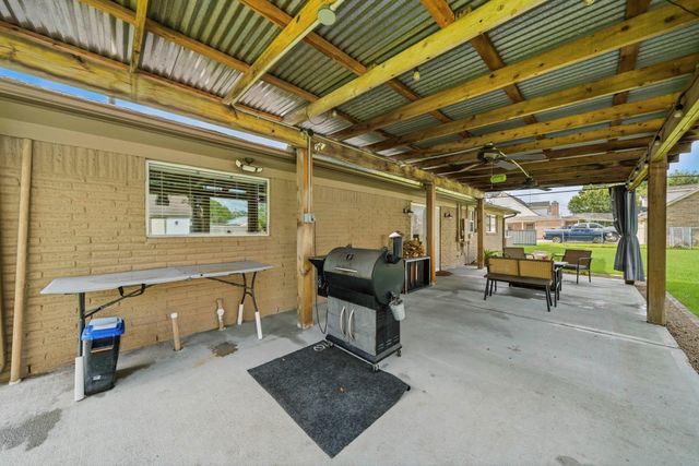 2608 Lazy Bend Street, Pearland, TX 77581
