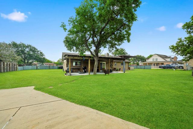 2608 Lazy Bend Street, Pearland, TX 77581