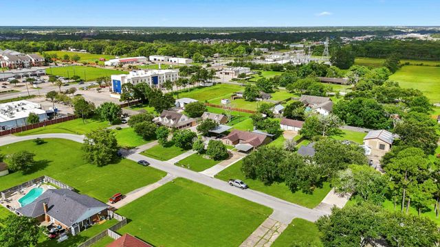 2608 Lazy Bend Street, Pearland, TX 77581