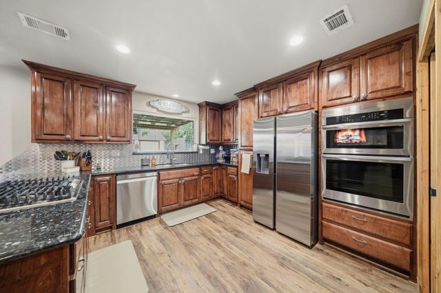 2608 Lazy Bend Street, Pearland, TX 77581
