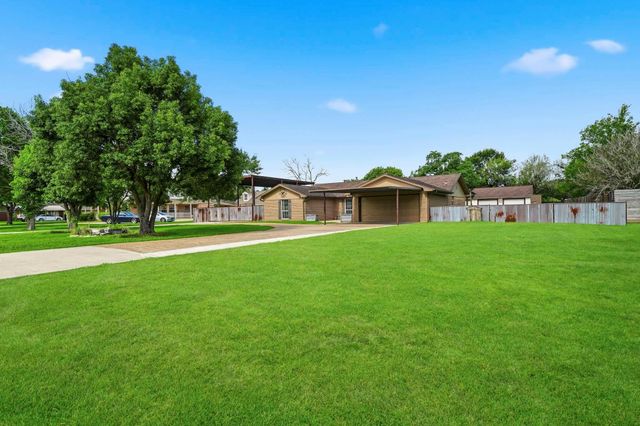 2608 Lazy Bend Street, Pearland, TX 77581