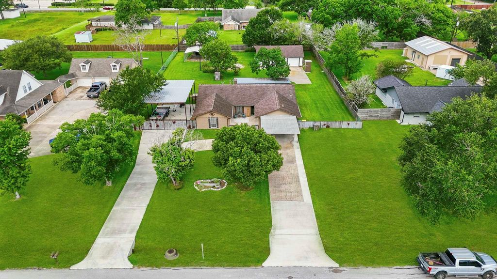 2608 Lazy Bend Street, Pearland, TX 77581