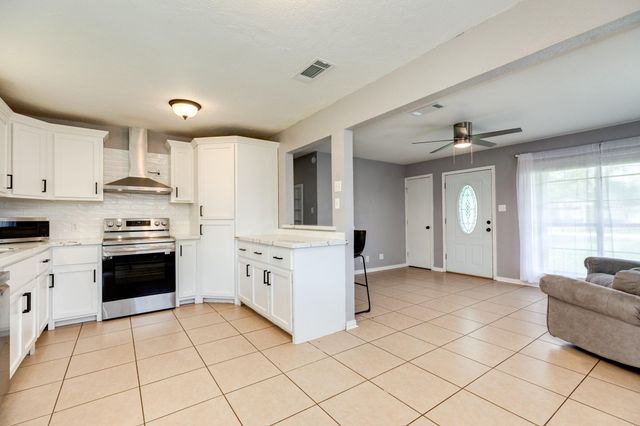 108 Avenue E, Brazoria, TX 77422