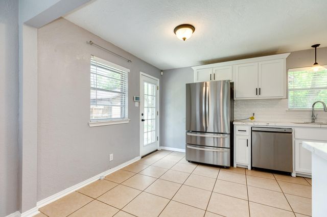 108 Avenue E, Brazoria, TX 77422