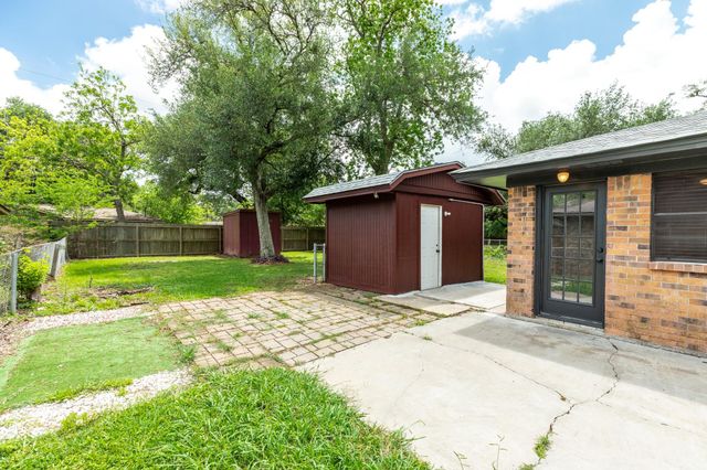 108 Avenue E, Brazoria, TX 77422