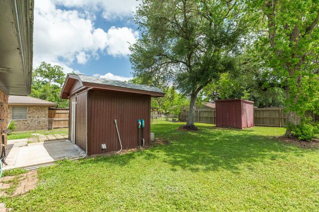 108 Avenue E, Brazoria, TX 77422